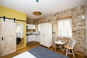 A kitchen or kitchenette at Calista Liston Corfu 2