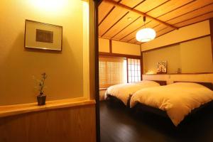野沢温泉　奈良屋旅館房間的床