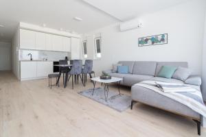 Kuchyň nebo kuchyňský kout v ubytování Luxury beachfront Villa Crystal Aenona - by TA Leut Agency