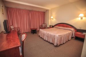 Postel nebo postele na pokoji v ubytování Hotel Roc Del Castell + 37 fotografií