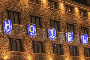 Certificato, attestato, insegna o altro documento esposto da Hotel Roc Del Castell