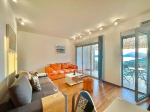 Χώρος καθιστικού στο Seaview Couple Studio with pool-Przno