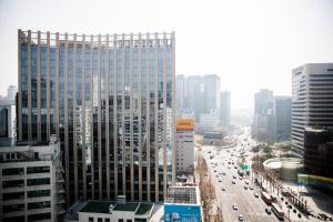 a view of a busy city with cars at Hotel Gracery Seoul in Seoul