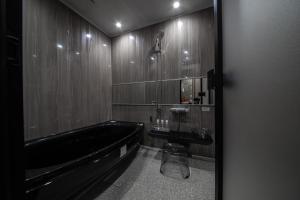 Bathroom sa THE BEEHIVE AIOI