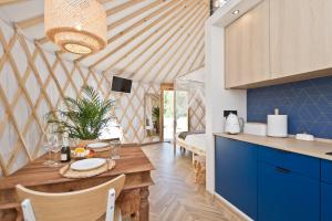 Fotografie z fotogalerie ubytování JURTLANDIA jurta BOHO v destinaci Lubiatowo