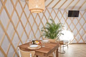 Fotografie z fotogalerie ubytování JURTLANDIA jurta BOHO v destinaci Lubiatowo