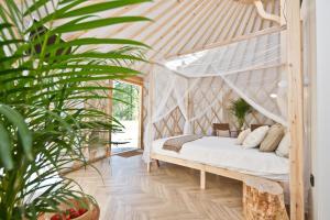 Fotografie z fotogalerie ubytování JURTLANDIA jurta BOHO v destinaci Lubiatowo