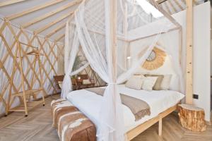 Fotografie z fotogalerie ubytování JURTLANDIA jurta BOHO v destinaci Lubiatowo