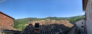 an overhead view of roofs of buildings with mountains in the background at Casa Vacanze Sibillini in Ceretana