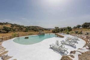 Bazén v ubytovaní Casa Rural El Ventorrillo alebo v jeho blízkosti