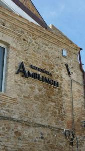 a sign on the side of a brick building at Residenza Amblingh in Vasto