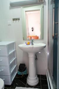 Uma casa de banho em Apartments Surban
