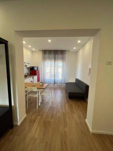 a living room with a table and a couch at Casa Vacanze Caramagna 2 in Aci Castello