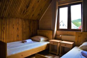 Posteľ alebo postele v izbe v ubytovaní Srna Chalet - Rooms