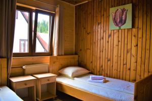 Posteľ alebo postele v izbe v ubytovaní Srna Chalet - Rooms