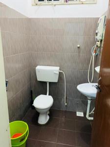 Phòng tắm tại Nurul Amin Guest House Pantai Cahaya Bulan Kota Bharu