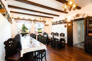 Posezení v ubytování Pensiunea Poiana Vlădesei + 55 fotografií