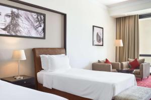 Postel nebo postele na pokoji v ubytování Radisson Blu Hotel & Convention Center, Alexandria