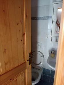 a small bathroom with a toilet and a sink at Casa Mali in Cres