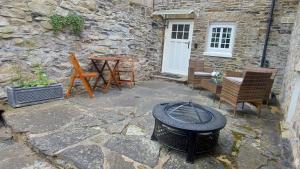 Patio nebo venkovní prostory v ubytování Puzzle Cottage, Quirky Dales Cottage for 2