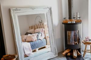 Łóżko lub łóżka w pokoju w obiekcie NATURE HOUSE Pszczyna