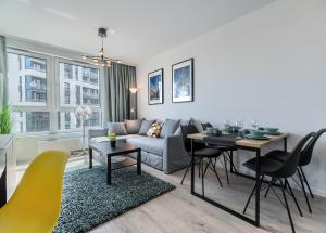 Posedenie v ubytovaní Apartament 12. Piętro - ACCO RENT