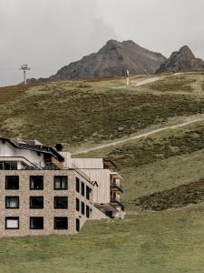 Nespecifikovaný výhled na hory nebo výhled na hory při pohledu z hotelu