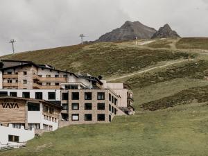 Nespecifikovaný výhled na hory nebo výhled na hory při pohledu z hotelu