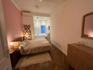 Posteľ alebo postele v izbe v ubytovaní Appartement de maître T3 80m2 en plein centre.