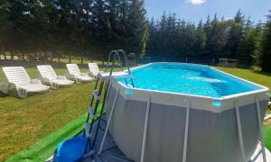 Piscina de la sau aproape de Leśny Dwór Bieszczady - Sauna i Gorąca Balia