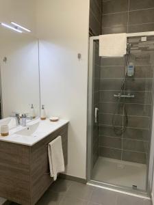 Et badeværelse på BLUE LAKE + 43 billeder