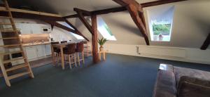 Kuchyň nebo kuchyňský kout v ubytování zentrumsnahes Wohnen in der Alten Schule am See + 13 fotografií