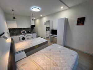 Postel nebo postele na pokoji v ubytování Batumi Hotel R&M