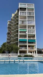 ein großes Apartmenthaus mit Pool davor in der Unterkunft EPIS - large luxury apartment with sea view in Benicàssim