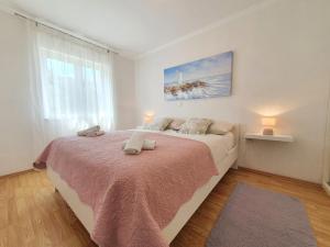 a bedroom with a large bed with a large window at Holiday Home Duje in Iž Mali