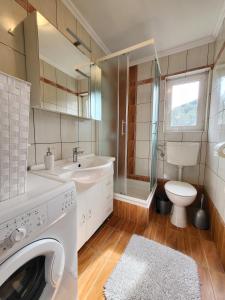 Koupelna v ubytování Holiday Home Duje + 22 fotografií