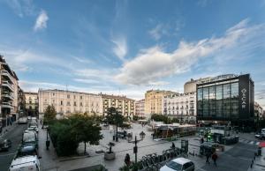 Nespecifikovaný výhled na destinaci Madrid nebo výhled na město při pohledu z apartmánu