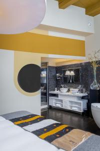 Een bed of bedden in een kamer bij Librije's Hotel