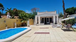 A piscina localizada em Casa Blanca ou nos arredores