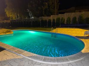 Kolam renang di atau dekat dengan Mika’s Poolhouse