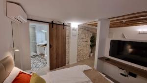 Posteľ alebo postele v izbe v ubytovaní Vitelli Apartments and Rooms