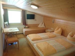 Ένα ή περισσότερα κρεβάτια σε δωμάτιο στο Haus Tuklar