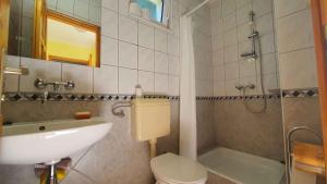 A bathroom at Holiday home in Szantod/Balaton 20218