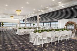 Restaurace v ubytování Ramada Plaza by Wyndham Samsun