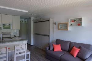 Kuchyň nebo kuchyňský kout v ubytování Tignes Joli Studio avec vue imprenable sur le lac