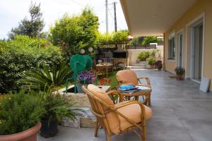Taman di luar Relaxing family house with garden in Avra, Rafina
