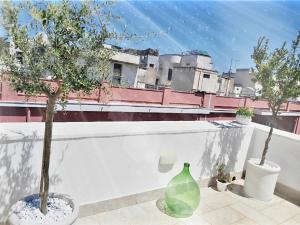 A balcony or terrace at Dimora Asmara 11 15