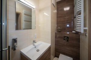Kúpeľňa v ubytovaní Maya's Flats & Resorts 17 - NADMOTLAWIE