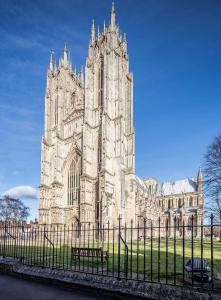 a large cathedral with a fence in front of it at Holiday Apartment Beverley in Beverley