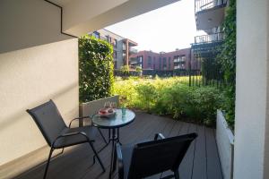 Vonkajšia záhrada v ubytovaní Maya's Flats & Resorts 17 - NADMOTLAWIE